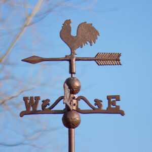 Wetterhahn, Wetterfahne, Gusseisen mit Standfuss, Windspiel für Dach und Mauer